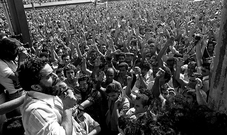 <strong> Greve 1979 </strong> – Lula discursa durante assembleia de metalúrgicos em greve