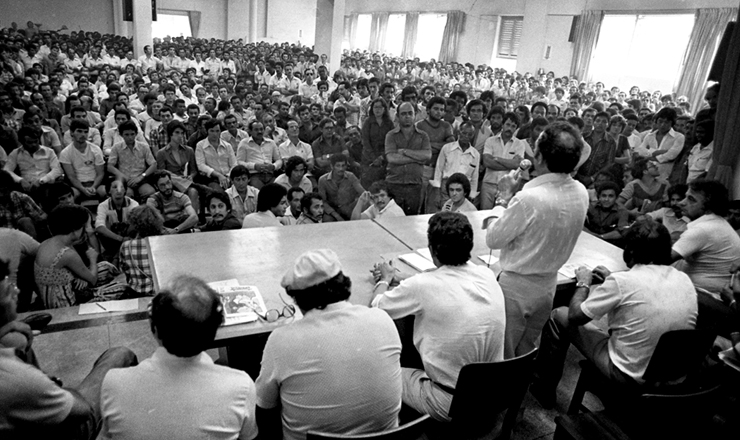  <strong> Assembleia dos metalúrgicos </strong> do ABC, em 31 de março de 1980 