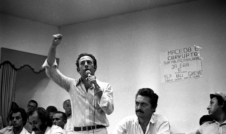  <strong> O sindicalista Benedito Marcílio, </strong> dos metalúrgicos de Santo André (SP), discursa na assembleia de 31 de março de 1980 