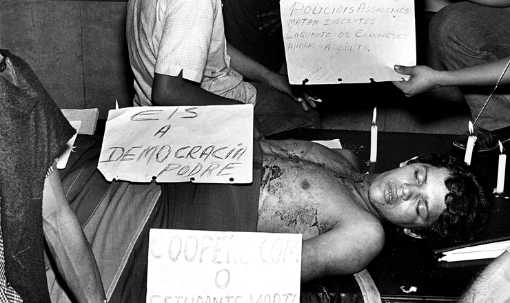  <strong> Velório de Edson Luís </strong> na Assembleia Legislativa do Rio de Janeiro, em 28 de março de 1968  