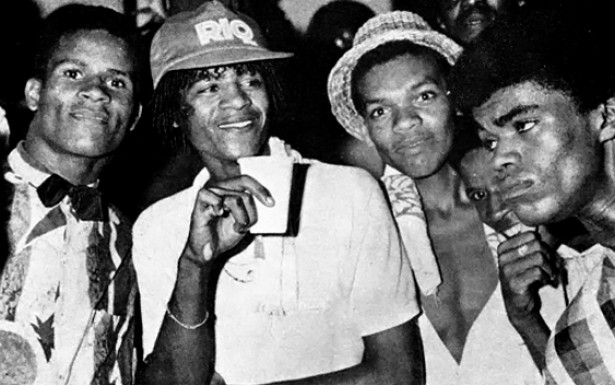       Frequentadores de bailes funk fotografados por Guilherme Bastos para o livro de Hermano Vianna 