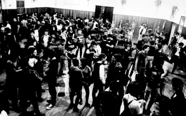  O salão de eventos “Templo do Rock” foi muito frequentado por grupos punks de São Paulo no início da década de 1980.  