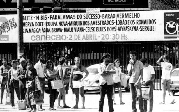  Um dos espaços cariocas para apresentações de bandas emergentes foi o Canecão. Em festival organizado pela Rádio Fluminense, diversos grupos se apresentaram no mesmo dia, fato que ajudou a criar um ambiente de fraternidade entre os artistas, fortalecendo as afinidades políticas e estéticas entre os grupos.