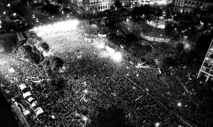  <strong> No Anhangabaú, </strong> o maior e último comício pelas Diretas reuniu 2 milhões de pessoas em São Paulo