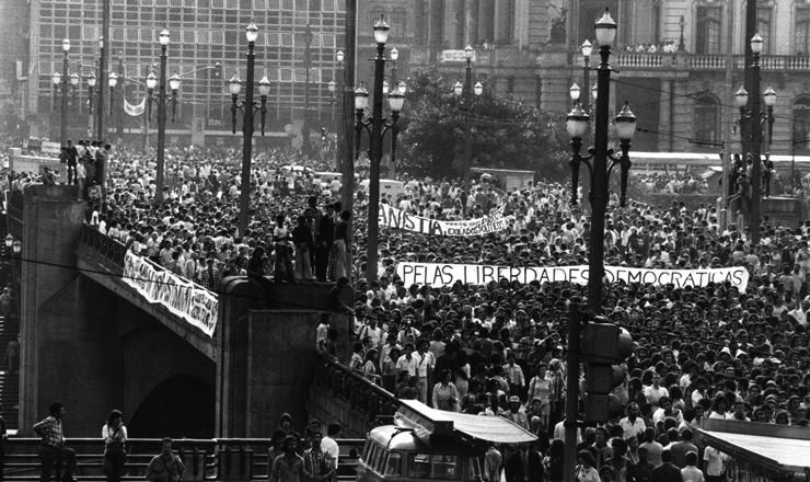  <strong> Passeata de estudantes</strong> no centro de São Paulo pela anistia e pelas liberdades democráticas   