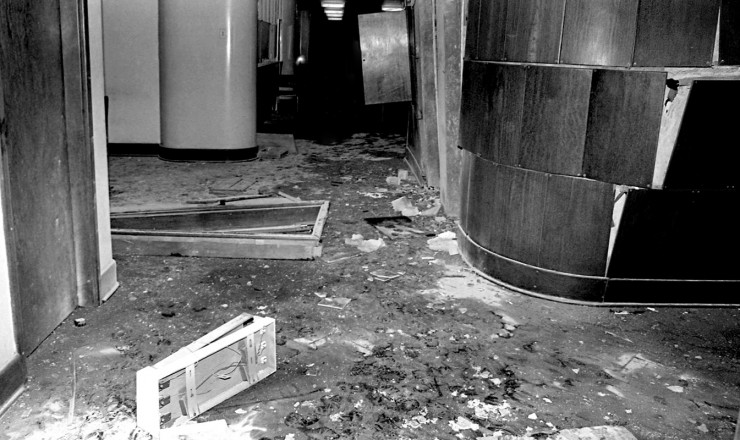   <strong> Interior do prédio da ABI </strong> após atentado a bomba que destruiu o 7º andar da sede da instituição