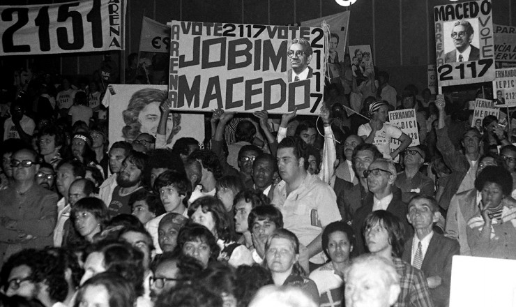   <strong> Cabos eleitorais</strong> em campanha nas eleições municipais de 1976  