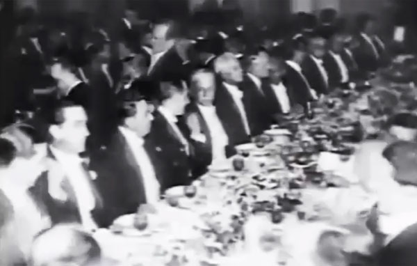   Dos 11 presidentes eleitos na Rep&uacute;blica Velha, apenas dois n&atilde;o eram de S&atilde;o Paulo e Minas Gerais.  Trecho do document&aacute;rio&nbsp;&quot;1930: Tempo de Revolu&ccedil;&atilde;o&quot; (1990), de Eduardo Escorel